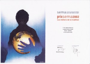 Prix SEMA 2002 départemental décerné à Estelle Cloann pour la réalisation d'objet d'arts traditionnels